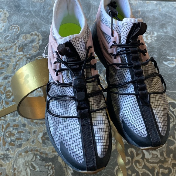 The North Face Women’s Oxeye Tech TNF White/TNF Black shoes - Picture 5 of 17